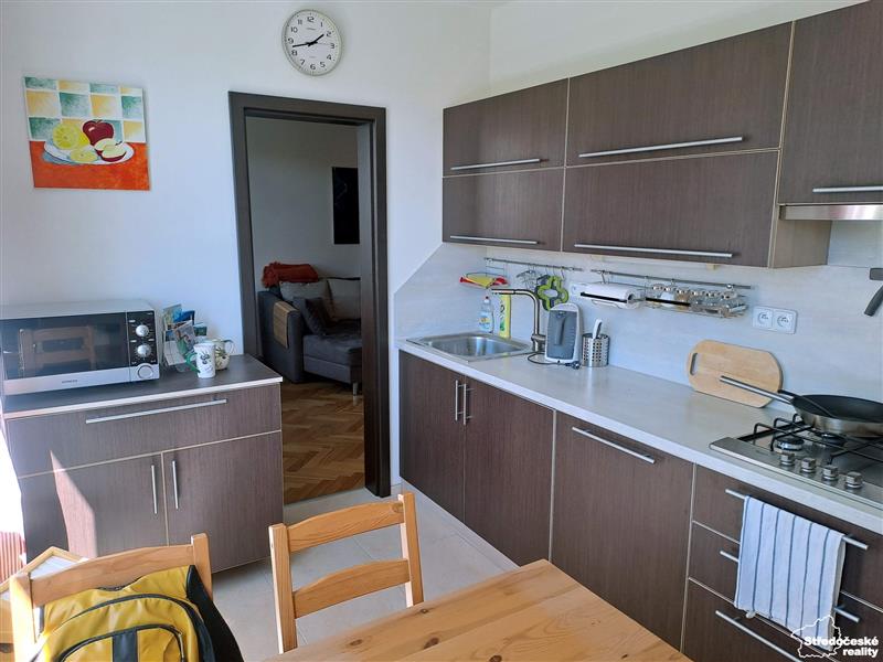 Kompletně zařízený byt 2+1, 60m2, lodžie, Karlovy Vary - Bohatice, ul.Lomená